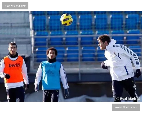 阿隆索首次一线队合练召入三名梯队小将 展示新赛季战术思路